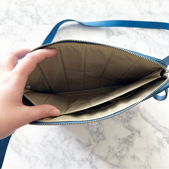 Tumi Prism Royal Blue Leather Tech iPad Mini Tablet Crossbody Bag - Picture 8 of 15